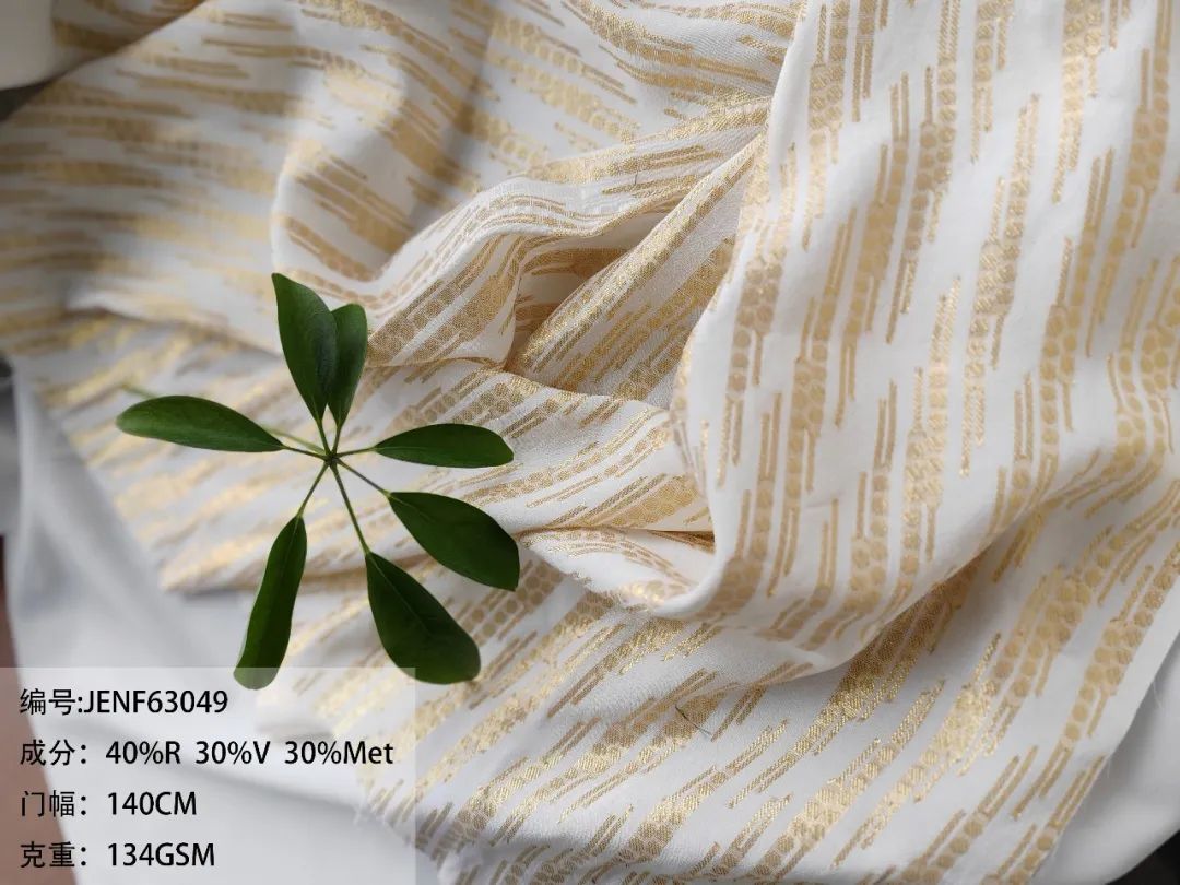 罗曼罗兰集团旗下庄面印象艺术丝绸公司专业推出： ＂织言花语＂～金银丝大提花系列时尚面料。  时尚无限  欢迎品鉴！